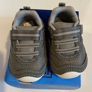 Brand new in box stride rite soft motion Adrian in grey.